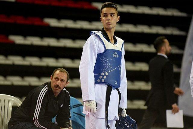 Kağıtsporlu Tekvandocular Gençler Türkiye Şampiyonasından Madalya İle Döndü