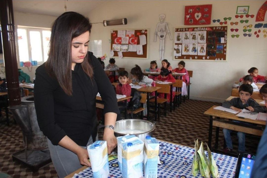 K&ouml;y Okulunda Ders Ortasında Puding Keyfi