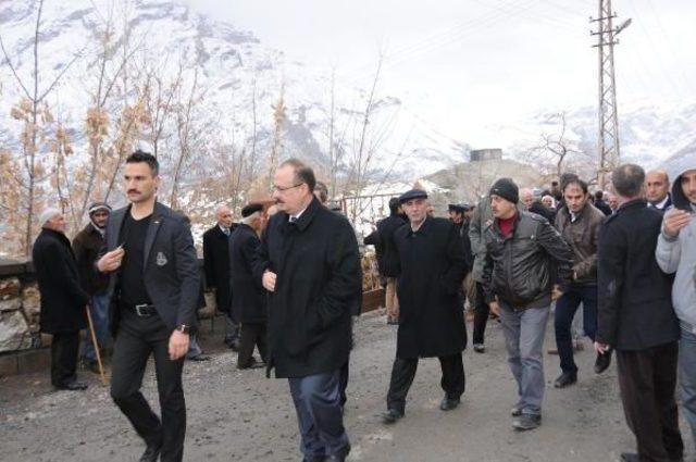 Hakkari'de 10 bin kişiyi buluşturan cenaze