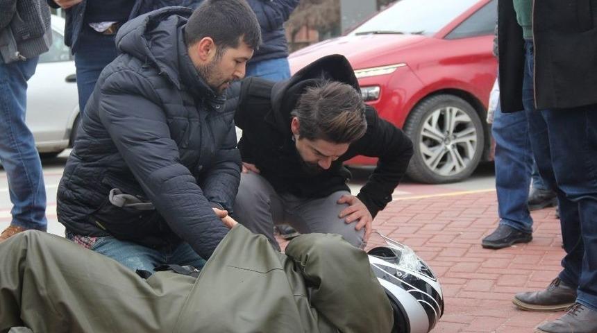 Tramvay Motosiklet İle &Ccedil;arpıştı:1 Yaralı