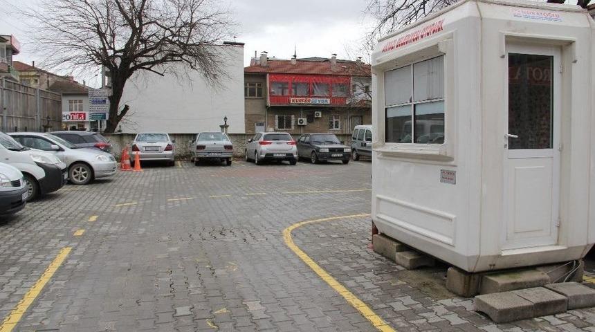 (&ouml;zel) Otopark Kapalı İken Kaldığı S&uuml;renin Parasını Kapalı Kul&uuml;beye Bıraktı