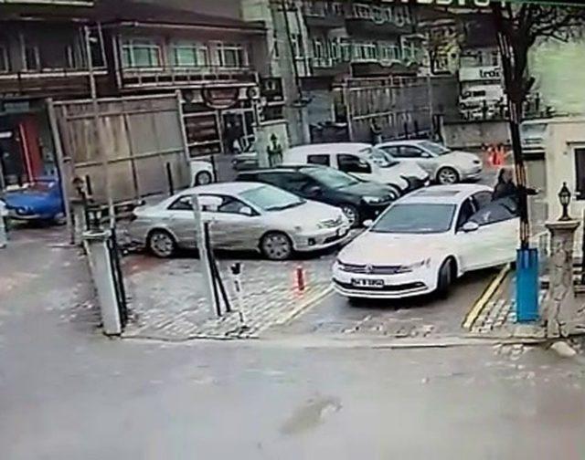 (özel) Otopark Kapalı İken Kaldığı Sürenin Parasını Kapalı Kulübeye Bıraktı