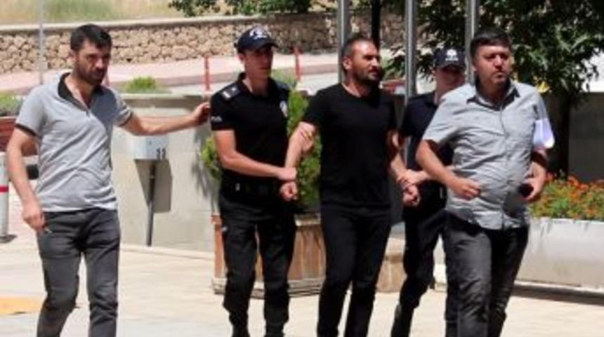 12 Şahıstan 1 Milyon 200 Bin Lira Dolandıran Müteahhit Tutuklandı