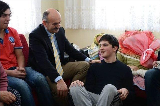 Sağlık Bakanı Müezzinoğlu’ndan Hasta Ziyareti