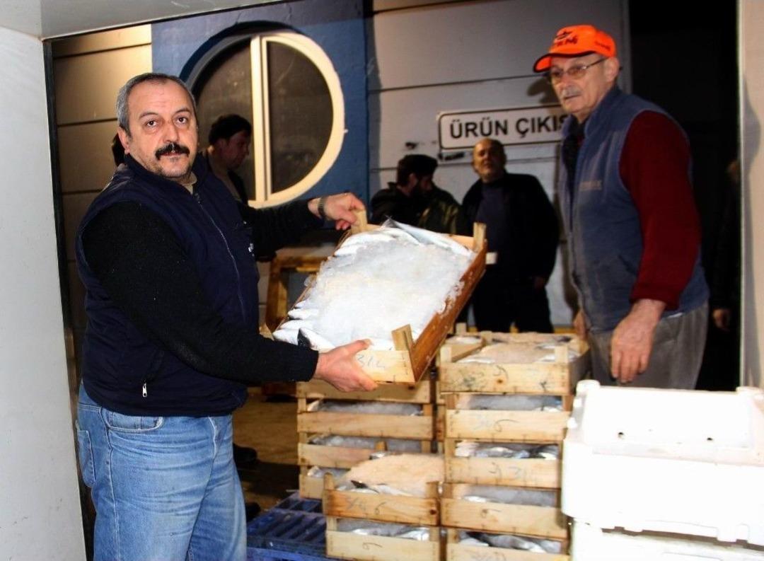 Samsun&rsquo;dan T&uuml;rkiye&rsquo;nin D&ouml;rt Bir Yanına Balık G&ouml;nderiliyor
