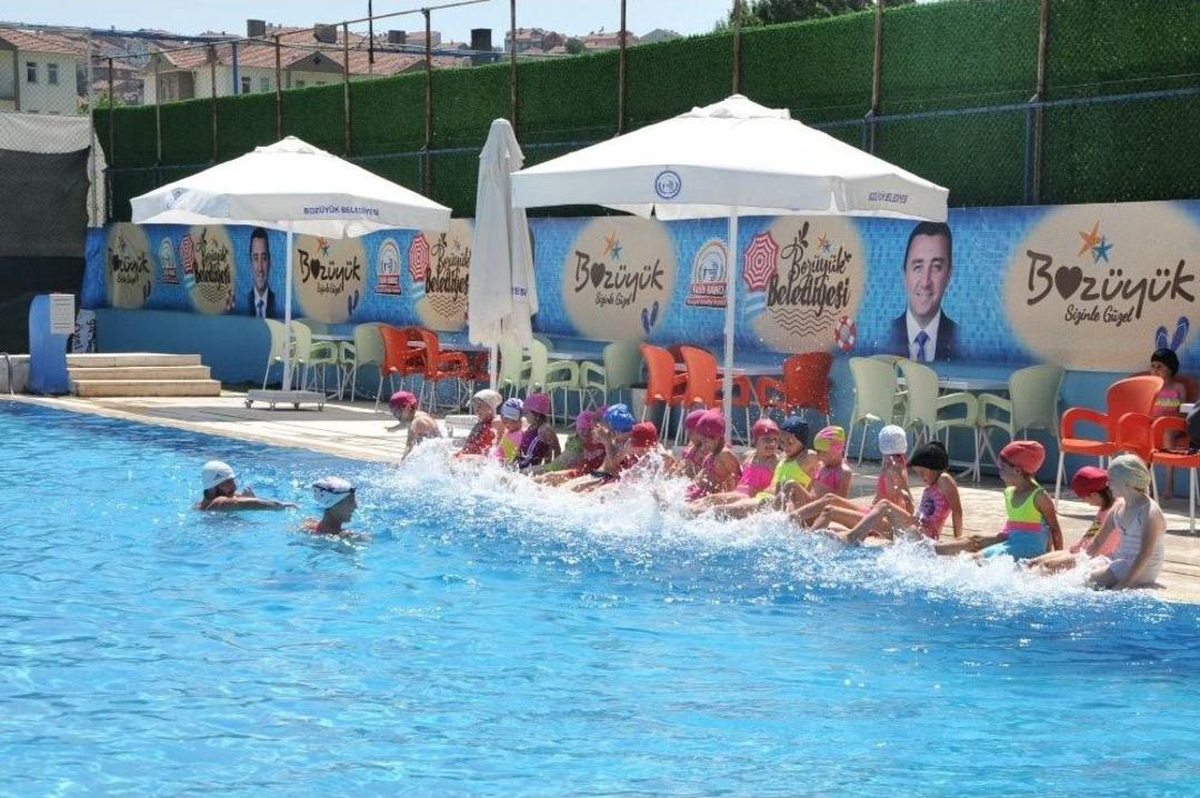 Boz&uuml;y&uuml;k Belediyesi Yaz Spor Okulları Renkli G&ouml;r&uuml;nt&uuml;lere Sahne Oluyor