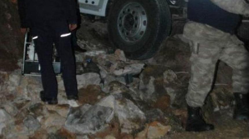 Şaftı Kırılan Kamyon U&ccedil;uruma Yuvarlandı: 1 &Ouml;l&uuml;