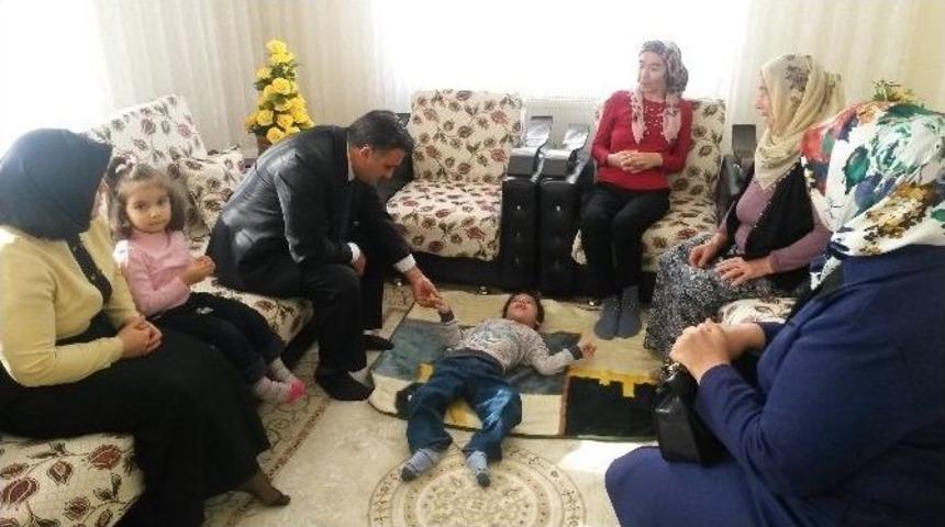 Develi Belediye Başkanı Cabbar Engelliler G&uuml;n&uuml;nde Engellilerle