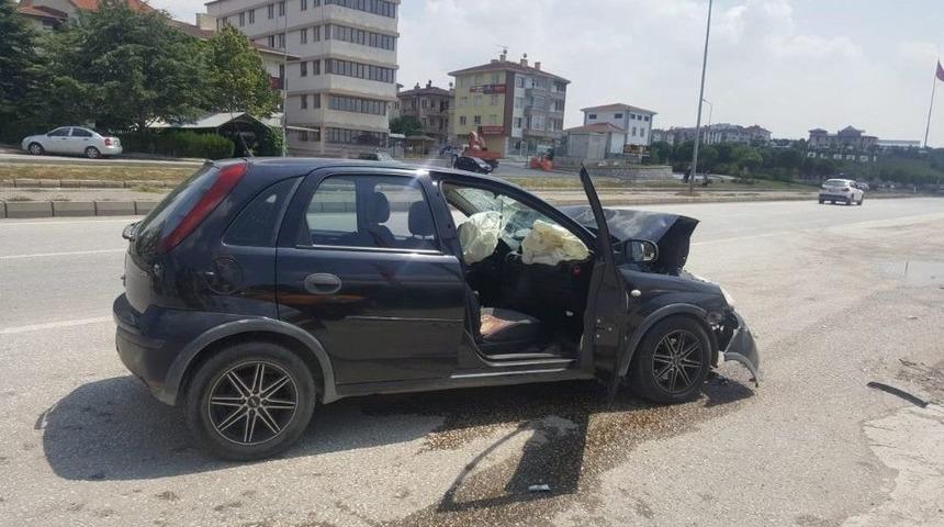 Otomobil Hafriyat Kamyonunun Altına Girdi: 1 &Ouml;l&uuml;