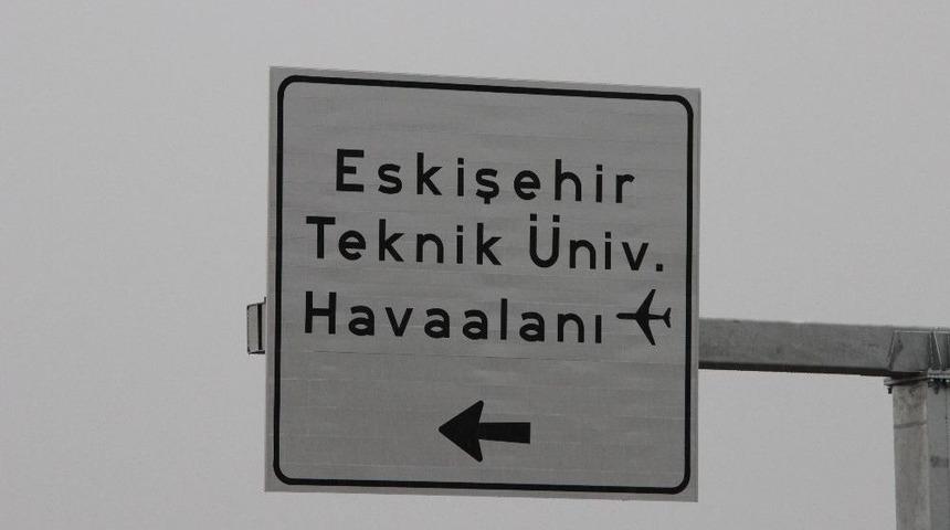 Anadolu &Uuml;niversitesinden Ayrılan Eskişehir Teknik &Uuml;niversitesinin Tabelası Asıldı