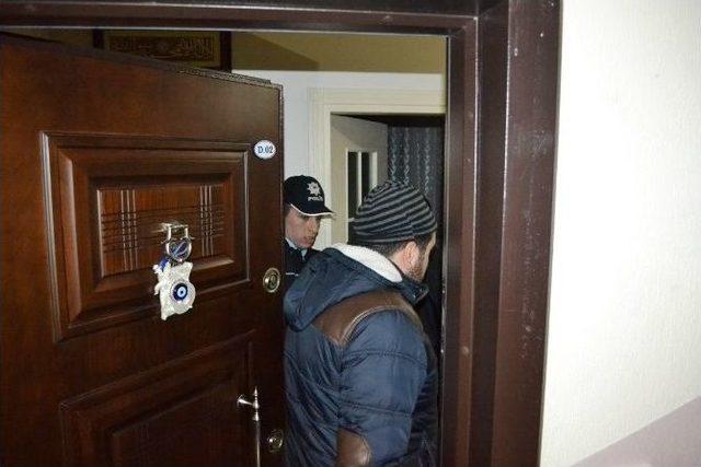 Hırsız Kapıyı Kilitleyince Evine Giremedi 2