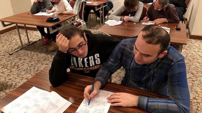 &Uuml;niversite Sınavı İ&ccedil;in Kampa Girdiler