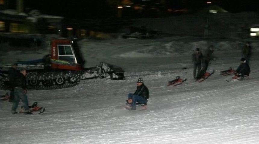 (&ouml;zel Haber) Uludağ&rsquo;da Gece Kayak Şov