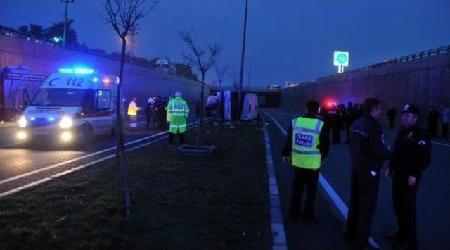 Gaziantep'te işçi servisi devrildi: ölü ve yaralılar var (2)