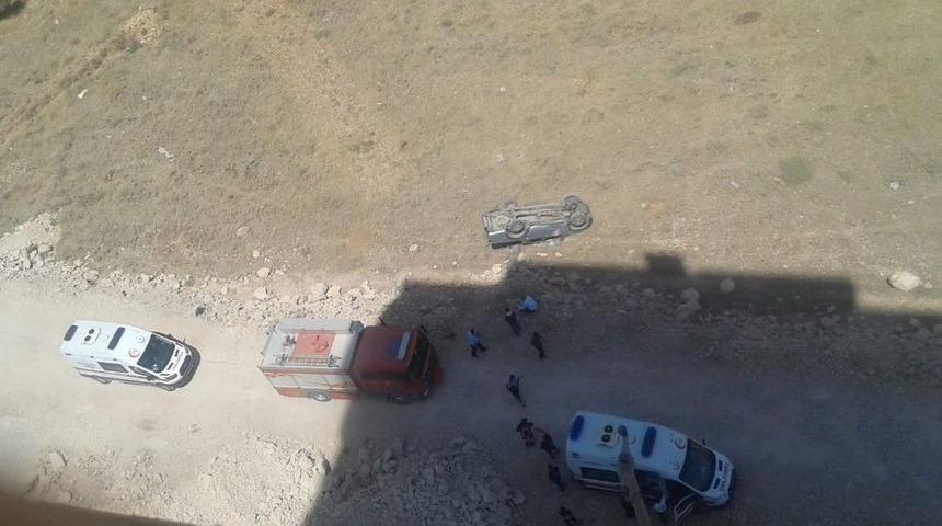 Belediye Aracı Şarampole Yuvarlandı