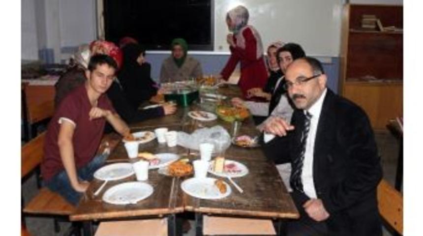 Yunak&rsquo;ta Arap&ccedil;a Kursu Sona Erdi