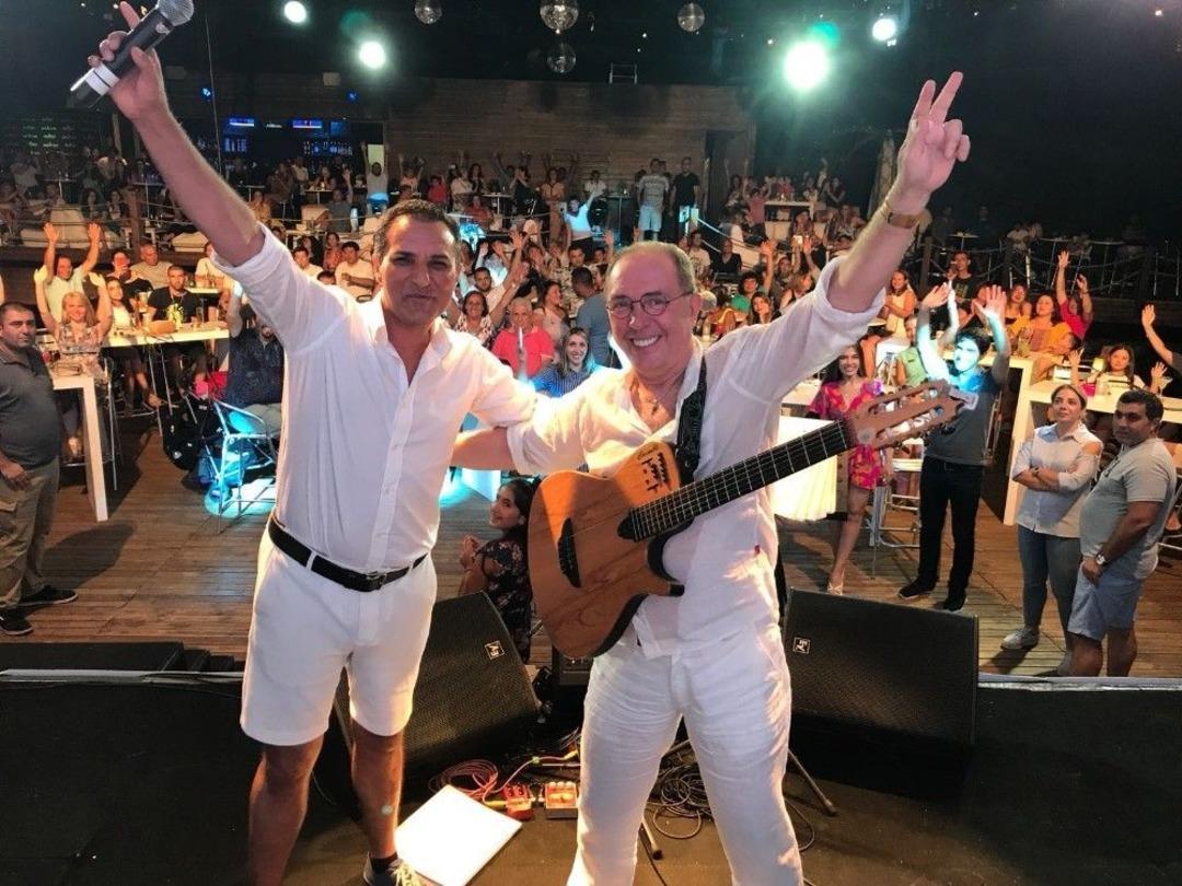 Sinan Erko&ccedil; Konserinde Rafet El Roman S&uuml;rprizi