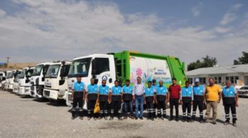 Belediye Ekipleri Temiz Bir Erciş İ&ccedil;in Sokaklarda