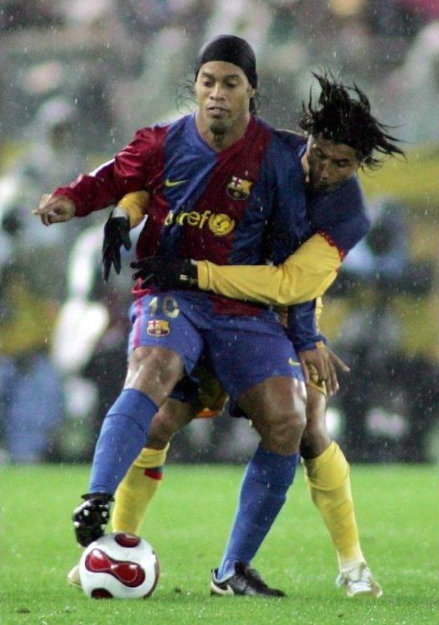 Ronaldinho Futbolu Bıraktığını Açıkladı