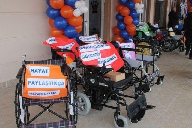Engellilere Tekerlekli Sandalye Hediyesi 1