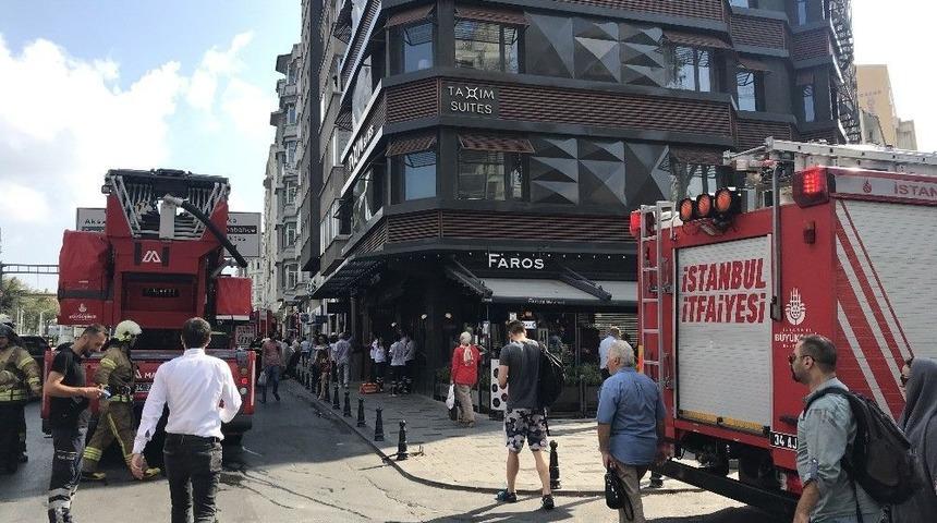 Taksim&rsquo;de Otel Yangını Korkuttu