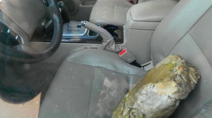 Tarihi Kaleden Kopan Kaya Cipin &Uuml;zerine D&uuml;şt&uuml;