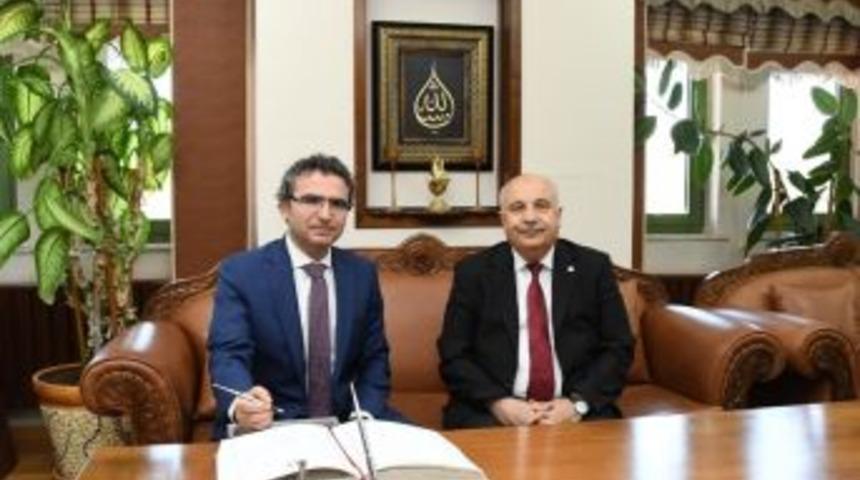 Başsavcı Karabacak Rekt&ouml;r G&ouml;n&uuml;ll&uuml; İle Bir Araya Geldi