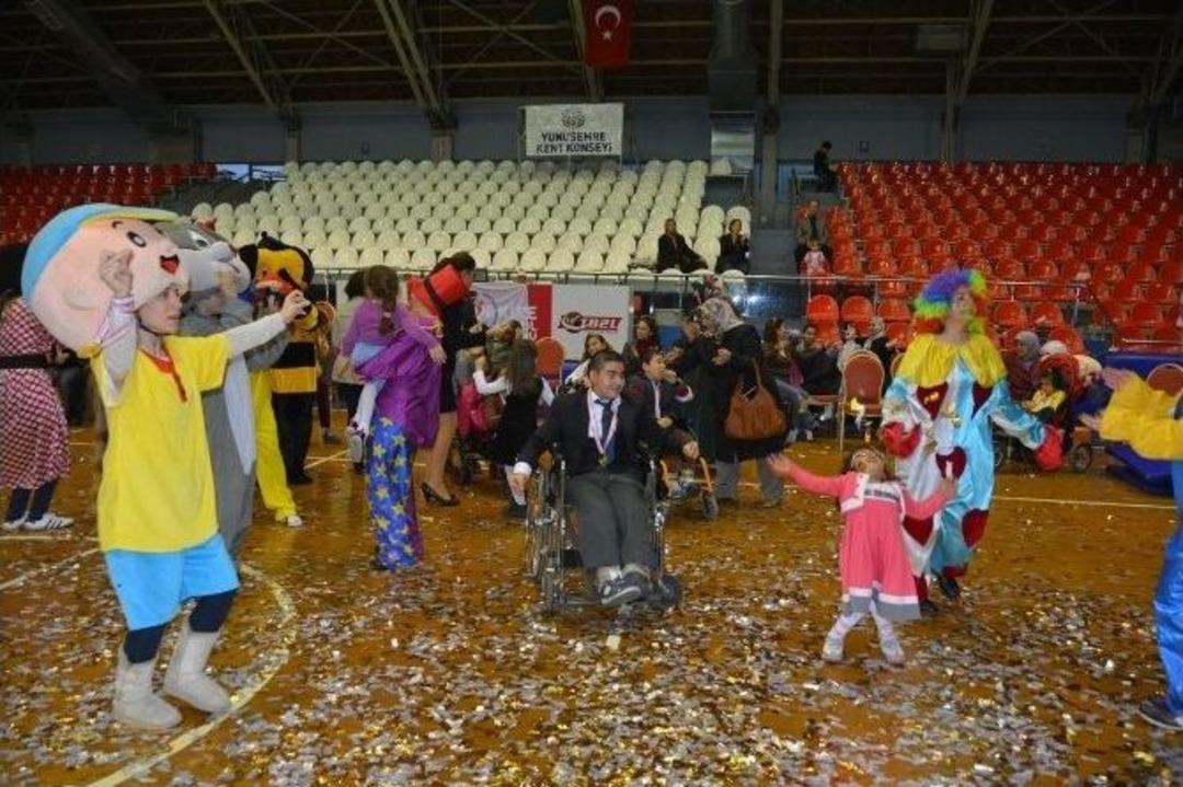 Engelliler G&ouml;sterileri İle Engellerini Kaldırdı