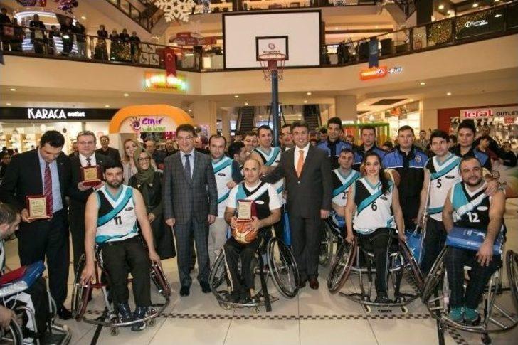 Başkan Karadeniz, Tekerlekli Sandalyelde Basketbol Oynadı G2