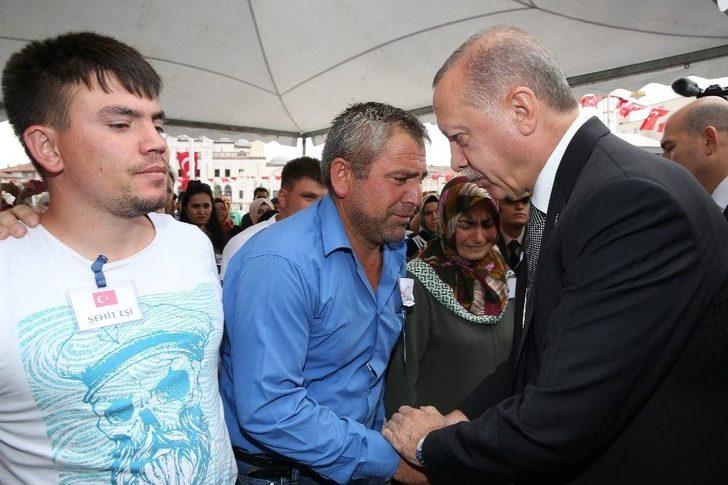 Cumhurbaşkanı Erdoğan, Şehit Anne Ve Bebeğinin Cenaze Töreninde G3