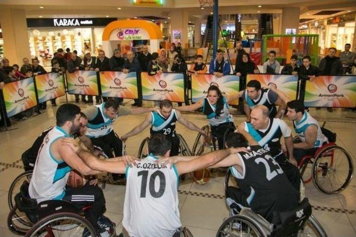 Başkan Karadeniz, Tekerlekli Sandalyelde Basketbol Oynadı G1