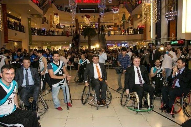 Başkan Karadeniz, Tekerlekli Sandalyelde Basketbol Oynadı G3