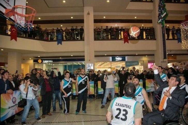Başkan Karadeniz, Tekerlekli Sandalyelde Basketbol Oynadı G4