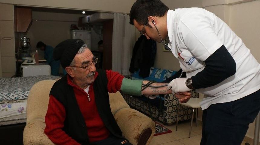 B&uuml;y&uuml;kşehir Belediyesi Hastalara Evinde Bakıyor