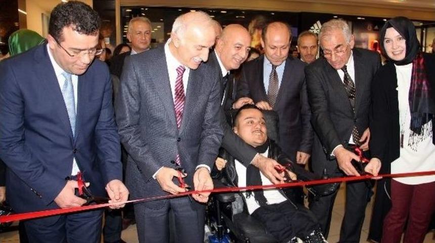 Engelli Ressamdan Sergi