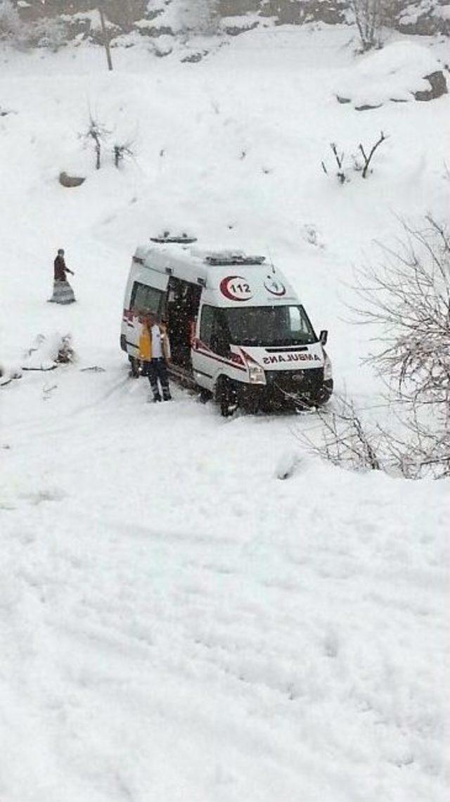 Sağlık Ekibi Hamile Kadını Hastaneye Ulaştırdı 1