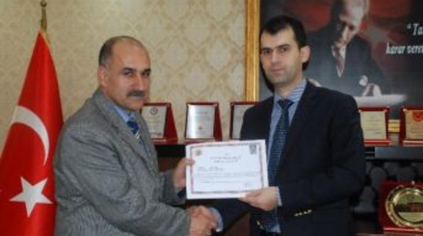 Kaymakam Sarı, Tayini &Ccedil;ıkan Acar&rsquo;a Başarı Belgesi Verdi