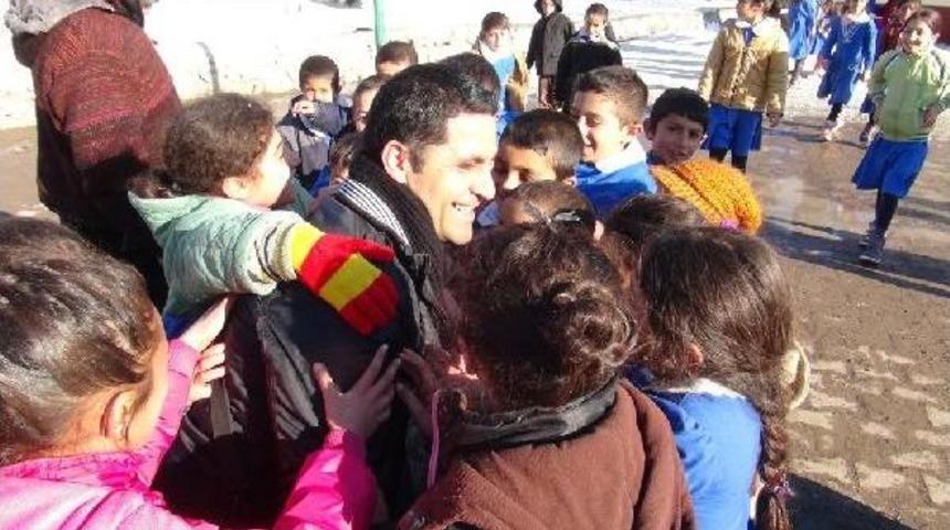 Kıbrıs'tan Karslı &Ouml;ğrencilere Yardım Eli