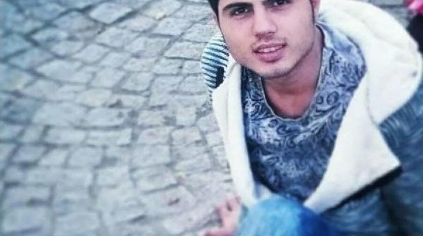 Motosiklet trakt&ouml;re arkadan &ccedil;arptı: 1 &ouml;l&uuml;, 1 yaralı