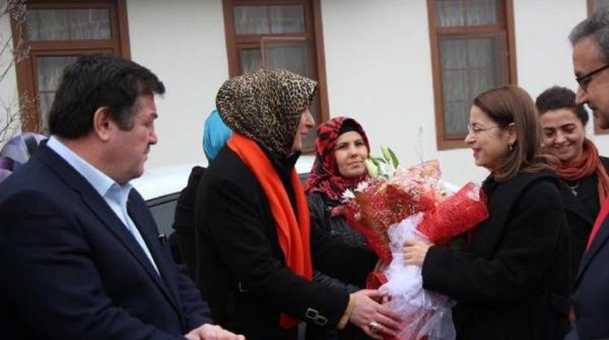 Bakan Ayşenur İslam: Devletin Şefkatli Eliyiz