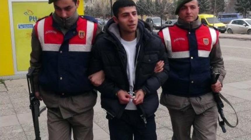 Beline Sarılı 2 Kilogram Esrarla Yakalandı