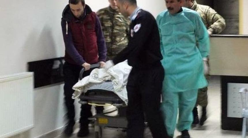 Hakkari&rsquo;de Bir Asker Arkadaşı Tarafından Vuruldu