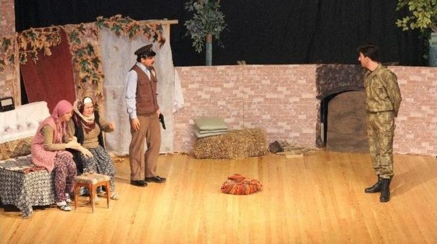 &rsquo;vur Emri&rsquo; Sahnelendi