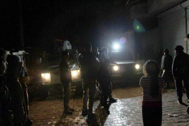 Nusaybin de Vatandaşlar, Arızayı Gidermeyen Elektrik Ekibini Alıkoydu 3