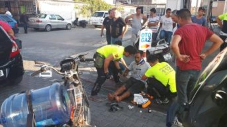 Edremit&rsquo;te Motosikletler &Ccedil;arpıştı: 1 Yaralı