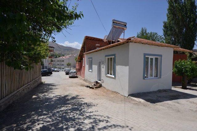 Yeşilyurt Belediyesi Evi Yanan Aileyi Yeni Evine Kavuşturdu