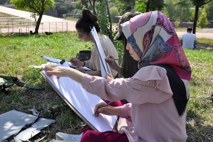 Tarihi Mekanlar Karakaleme Çizildi G2