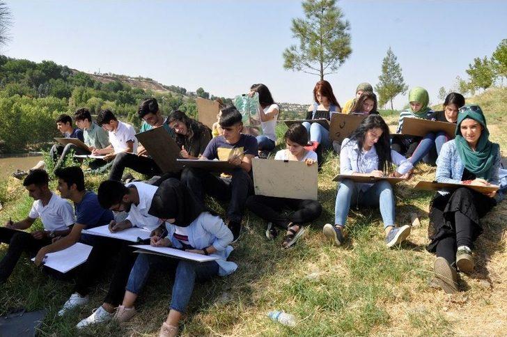 Tarihi Mekanlar Karakaleme Çizildi G3