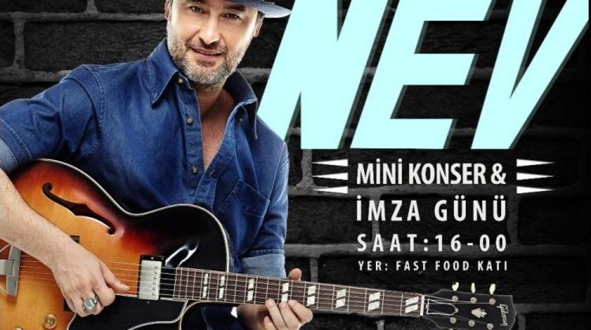 Nev&rsquo;den Mini Konser Ve İmza G&uuml;n&uuml;