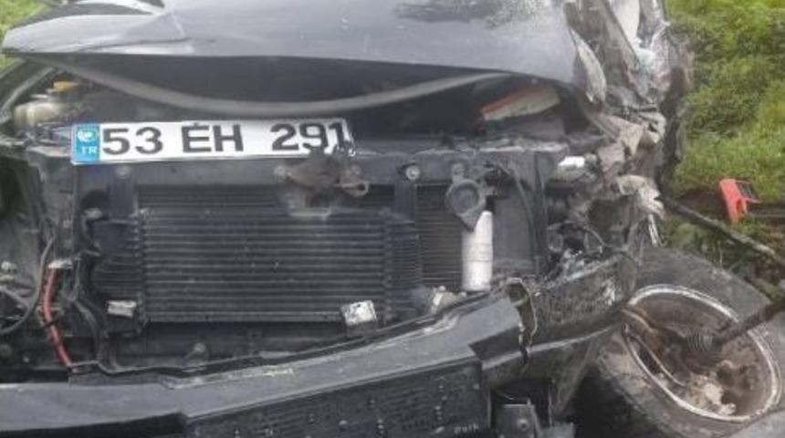 Rize&rsquo;de Trafik Kazası: 2 Yaralı